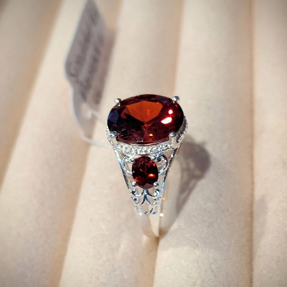 Simulated Red Diamond ring - Picture 2 of 3